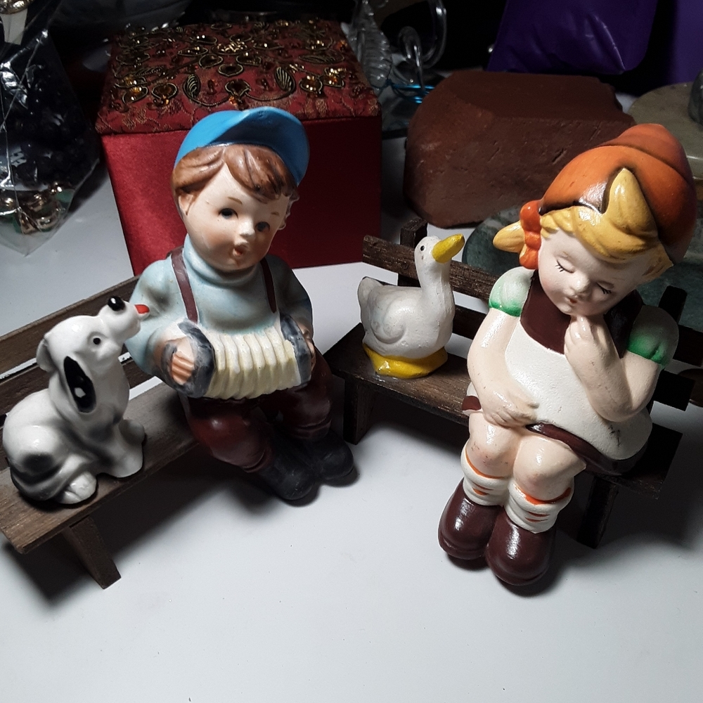 Vintage figurine set